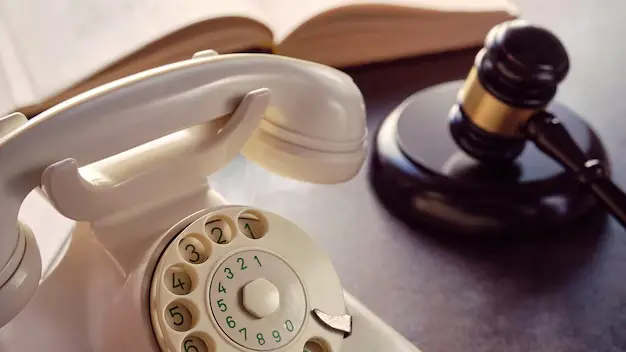 مشاوره وکیل تلفنی رایگان 24 ساعته 