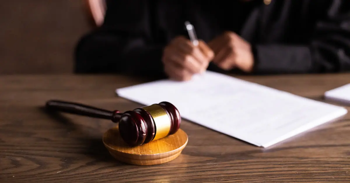 وکیل دیوان عدالت اداری