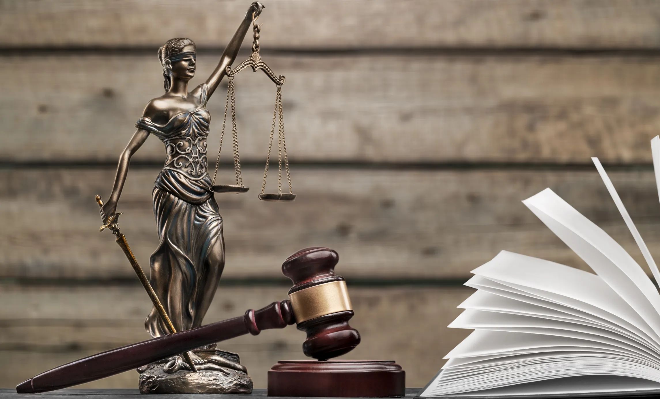 وکیل پایه یک دادگستری