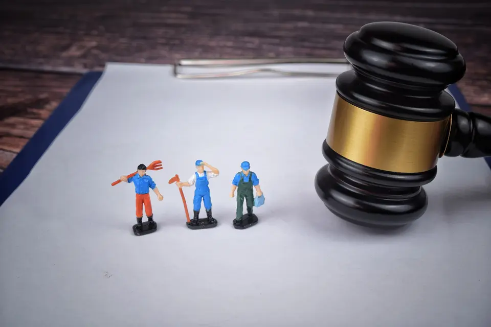 وکیل اداره کار 