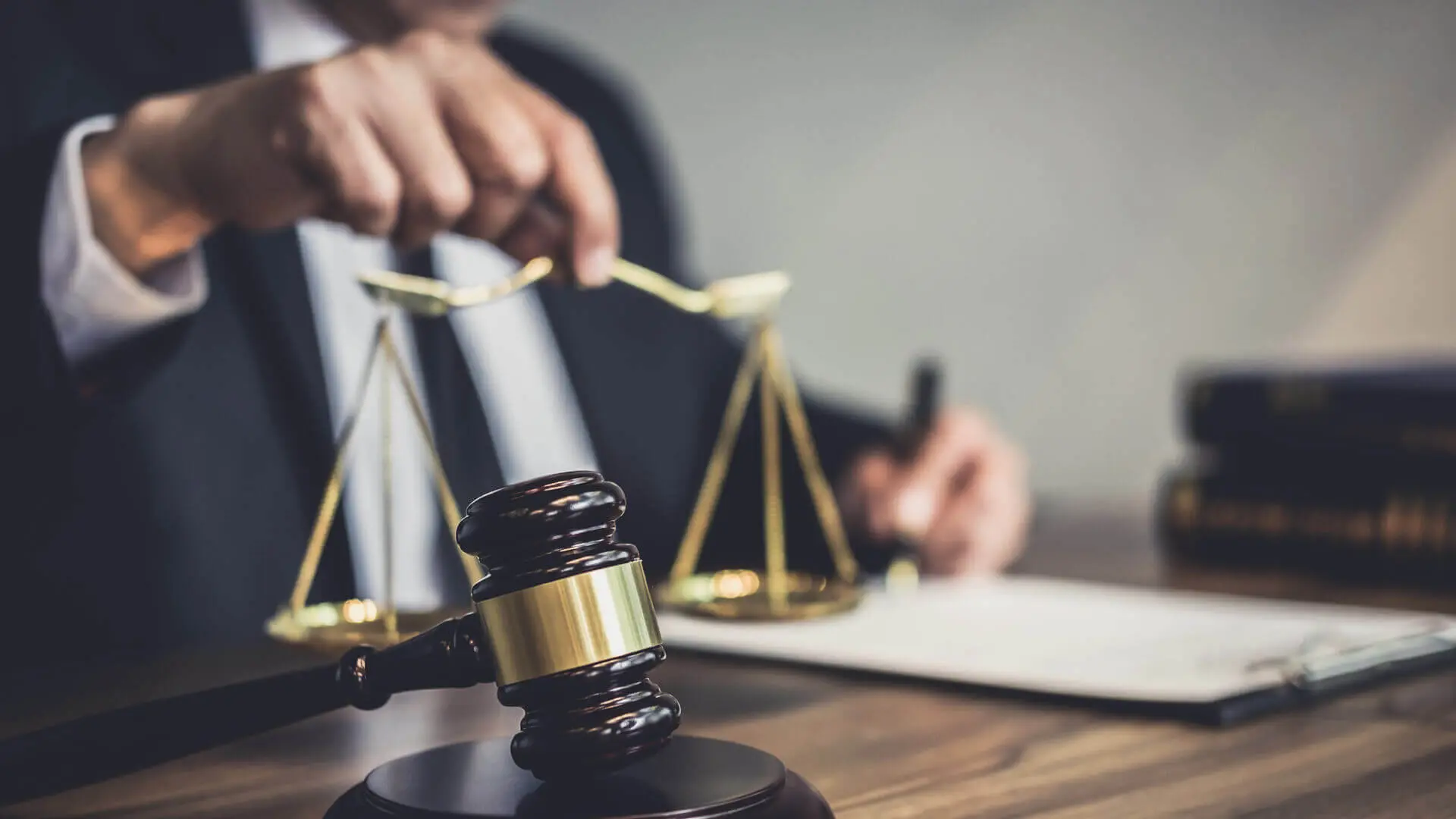 بهترین وکیل دعاوی تجاری در تهران