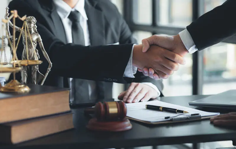 وکیل پایه یک دادگستری 