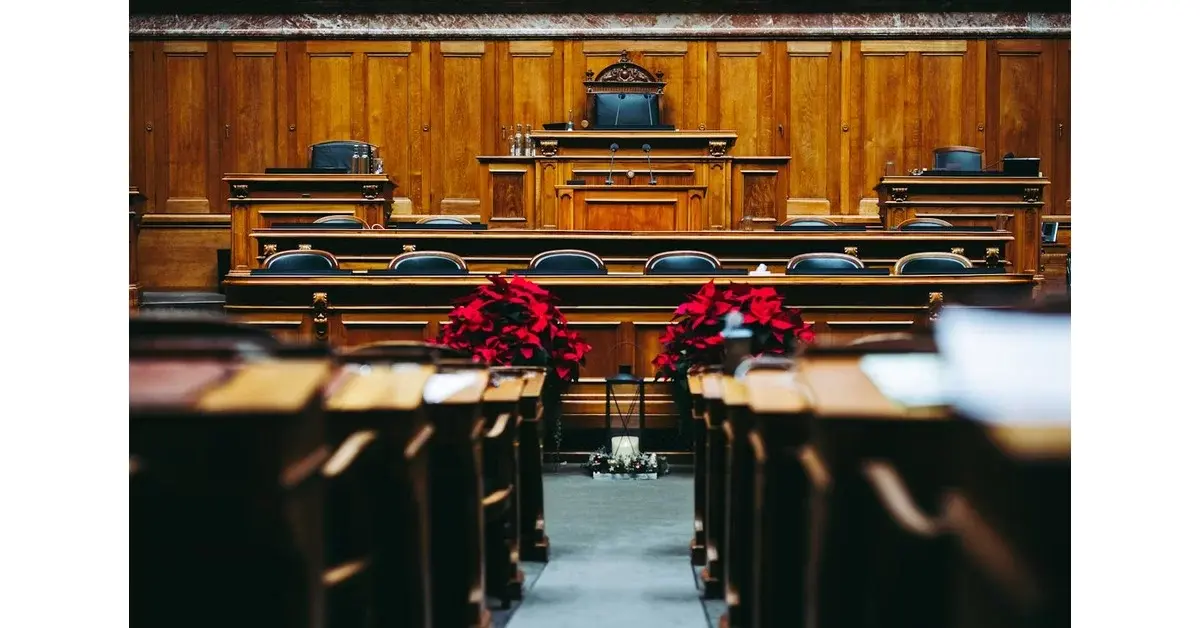 وکیل دیوان عدالت اداری